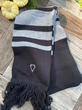 Load image into Gallery viewer, STRIPED ARROWHEAD SCARF