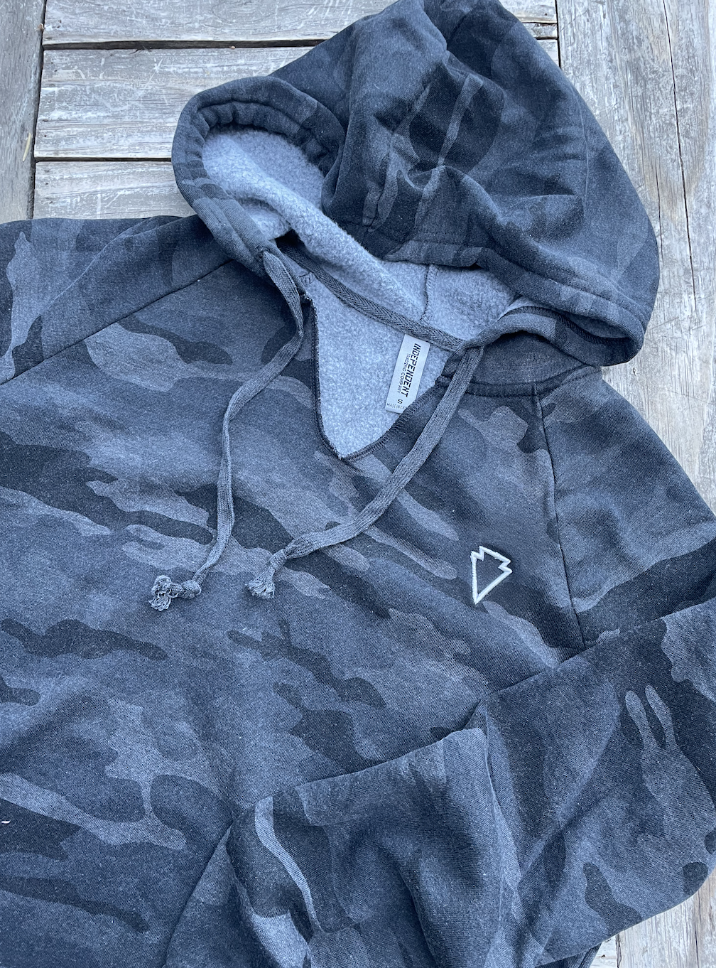 CALIFORNIA WAVE WASH HOODED PULLOVER