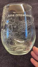 Load and play video in Gallery viewer, Lake Arrowhead Map Stemless Wine Glass- 15oz
