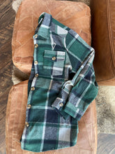 Load image into Gallery viewer, WOMEN&#39;S PLAID FLANNEL SHACKET-  GREEN/NAVY/GREY
